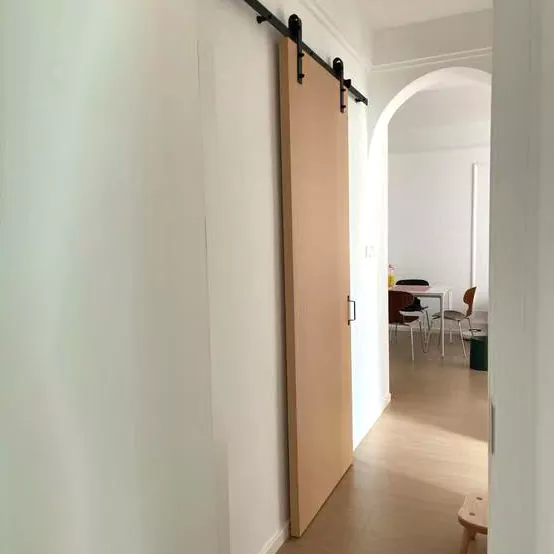 納屋のドア